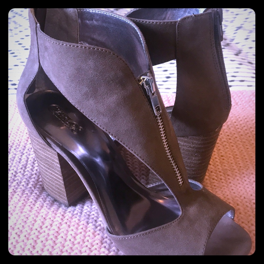 Carlos by Carlos Santana peep toe booties